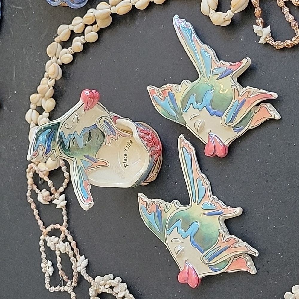 Blue Sky Clayworks Kissy Fish Pair & Kissy Fish t-lite Holder. Beach, seascape .